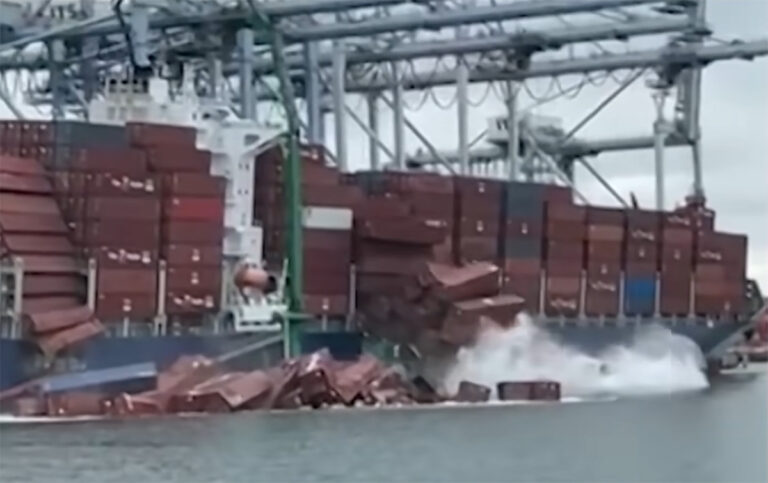Tientallen containers overboord bij haven Long Beach, afhandeling vracht stilgelegd [+video’s]