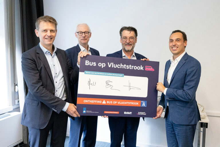 Bussen mogen voortaan bij file gebruikmaken van vluchtstrook A67