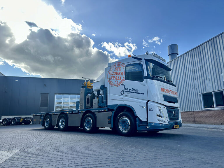 Nieuwe Volvo FH Aero 8×2 TAG-XL voor Jan van Dam Machine Transport