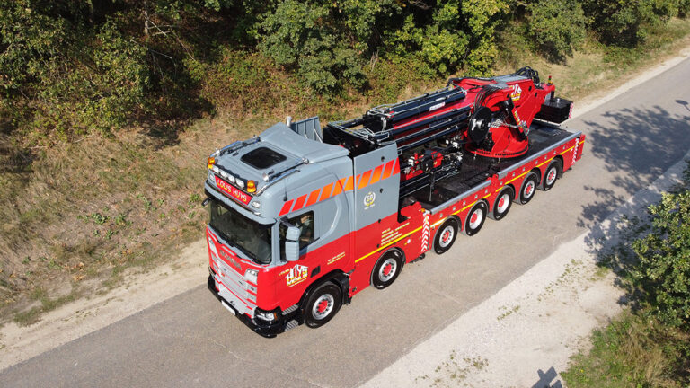 Zeven assige Scania krachtpatser voor Louis Huys Speciaal Transport