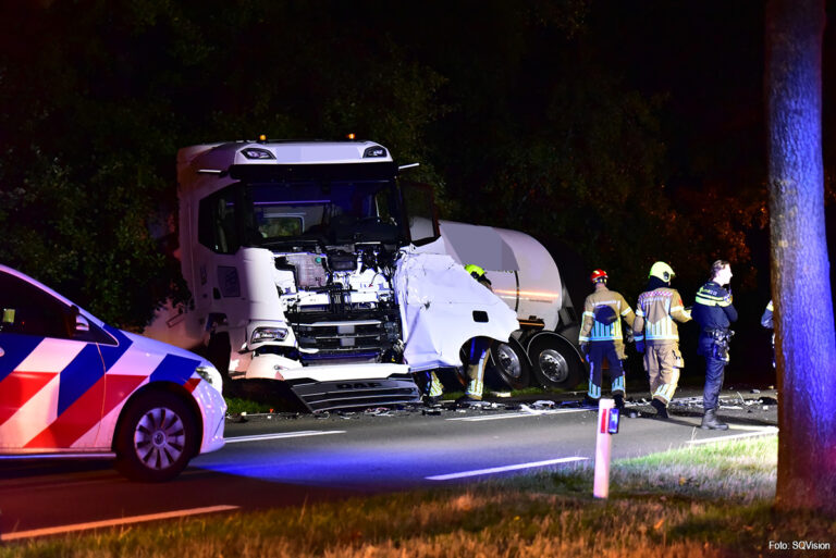 73-jarige automobilist omgekomen na aanrijding met vrachtwagen op N279 [+foto’s]