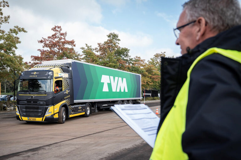 Roy Ruesen wint NK Veiligste Chauffeur bij finale TVM Awards 2025