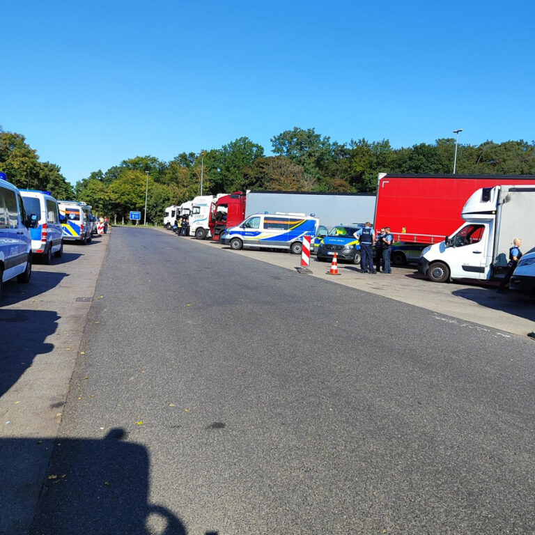 Eén op de drie vrachtwagens niet in orde bij grote transportcontrole op Duitse A3, 30.000 euro aan boetes