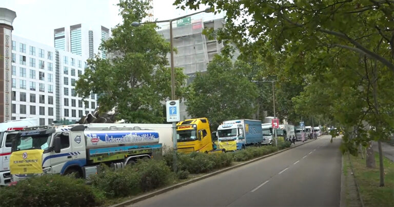 Oostenrijkse transportsector komt in verzet: protest tegen geplande tolverhoging [+video]
