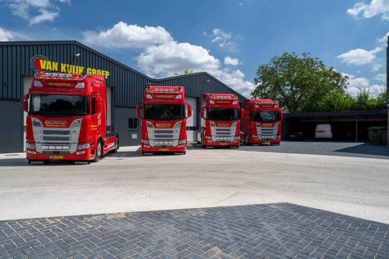Van Kuijk Groep uit Helvoirt breidt vloot wederom uit met vier nieuwe Scania R530 V8 trekkers