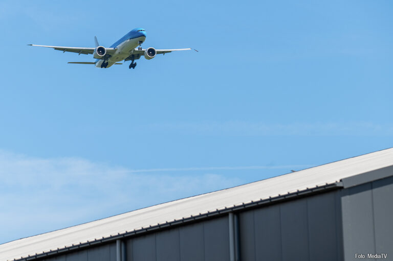 Uithoorn eist dat Schiphol zich aan geluidsregels houdt