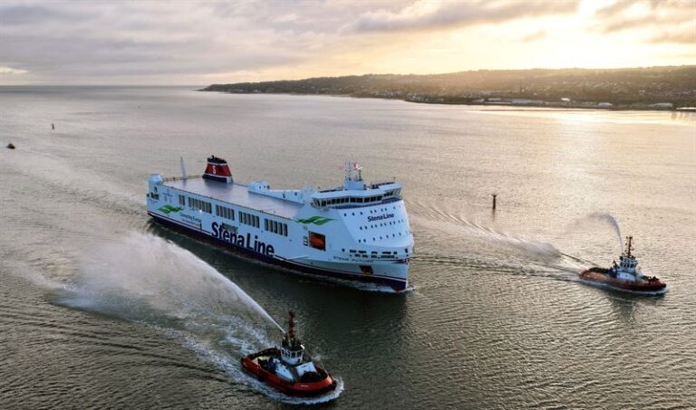Stena Line verwelkomt eerste hybride vrachtafvaart Stena Futura in Belfast