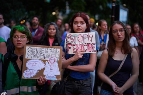 Dolle Mina’s overwegen aangifte na seksuele intimidatie bij actie