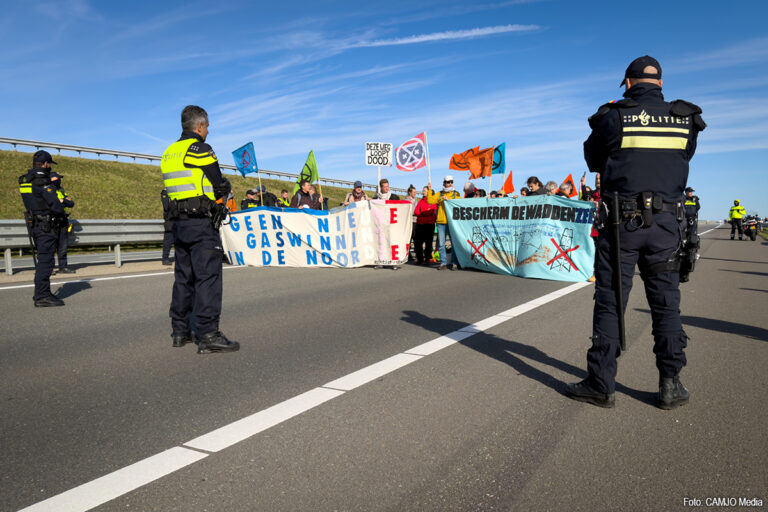 Afsluitdijk weer vrij na actie XR, een persoon aangehouden