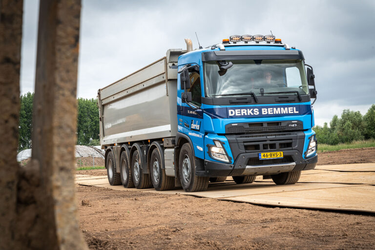 P.A.M. Derks breidt Volvo-vloot verder uit met drie nieuwe Volvo FMX 10×4-kippers