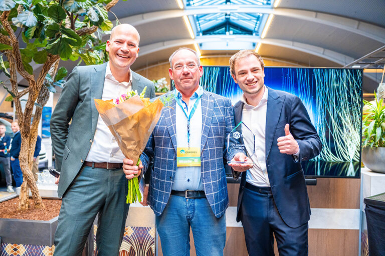 RET wint OV-Innovatieprijs 2025 met slimme energie-innovaties