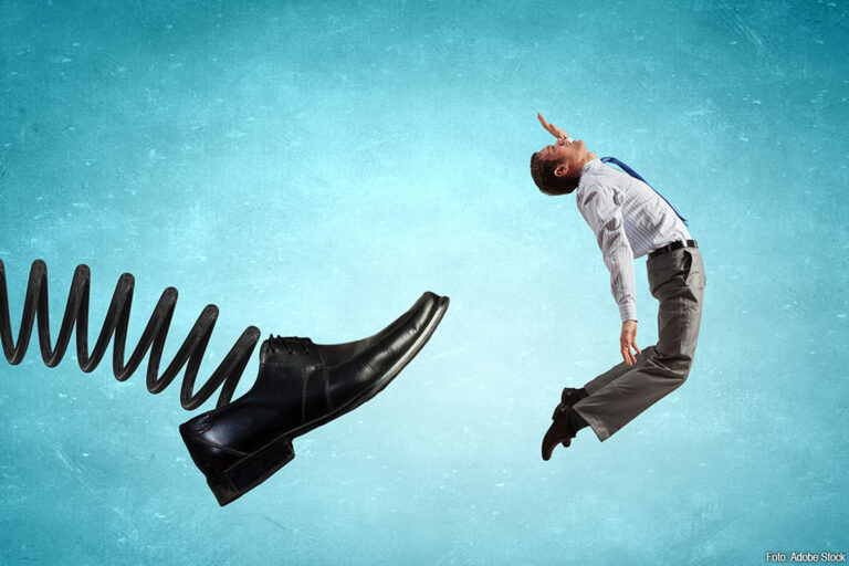 Rechter ontbindt arbeidsovereenkomst DAF-medewerker zonder transitievergoeding en achterstallig loon wegens weigeren re-integratie