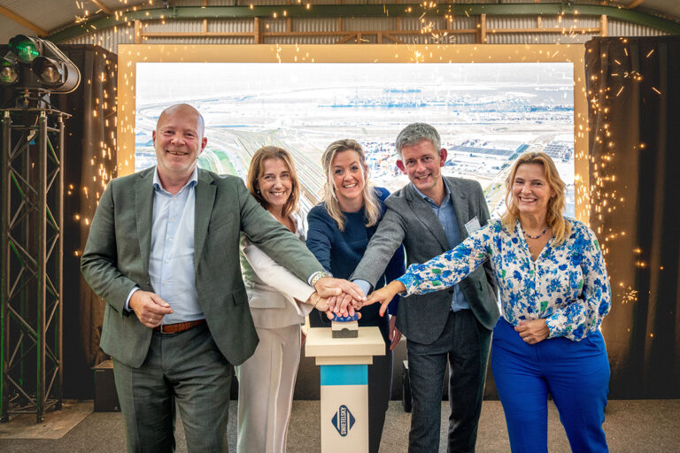 Havenbedrijf Rotterdam, ProRail en Swietelsky Rail Benelux geven startsein voor bouw spooremplacement Maasvlakte Zuid