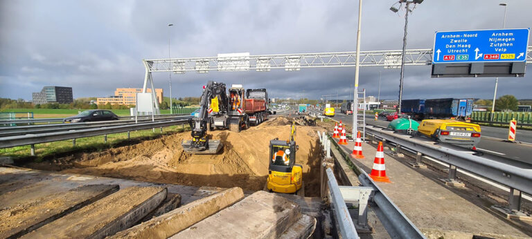 Sinkhole A12 bij Arnhem is gedicht