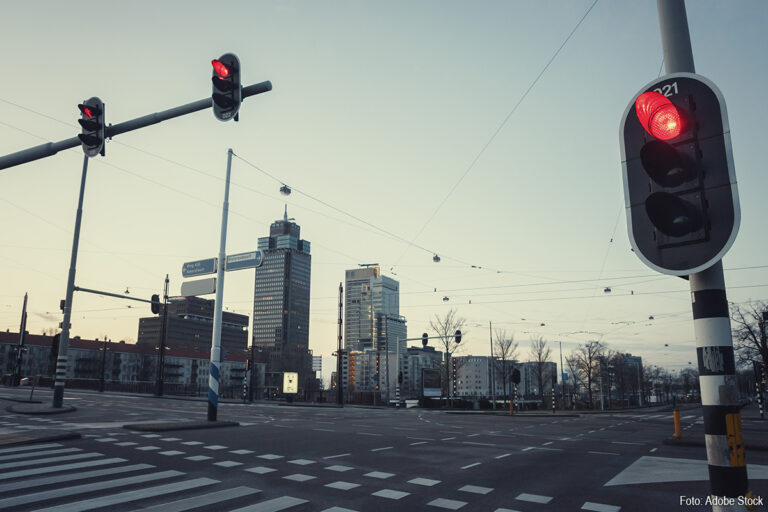Hof veroordeelt 77-jarige vrachtwagenchauffeur: kind van 5 zwaargewond na door rood rijden