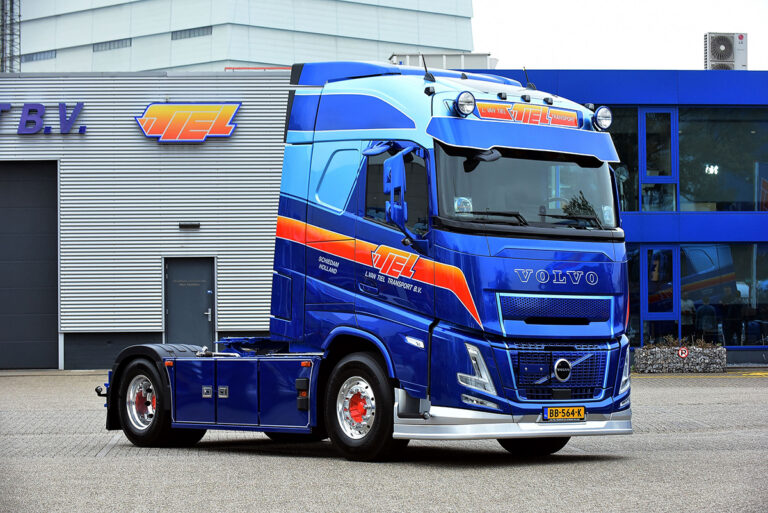 Van Tiel Transport viert mijlpaal: honderdste Volvo-truck in gebruik genomen