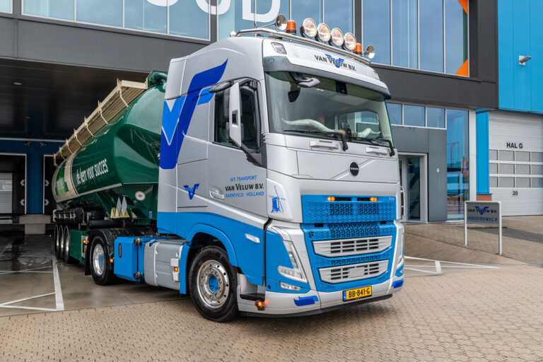 Internationaal Transport van Veluw gaat de boer op met nieuwe Volvo FH voor ADR-bulktransport