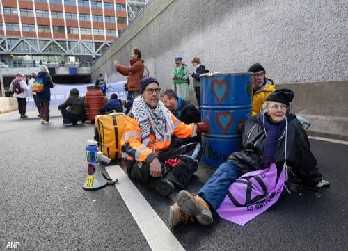XR-demonstranten-blokkeren-deel-A12