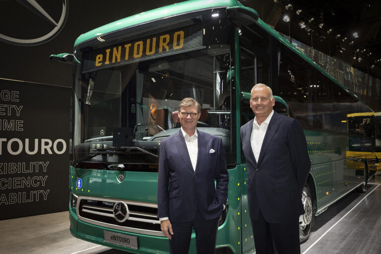 Wereldpremière Mercedes-Benz eIntouro: eerste volledig elektrische streekbus van Daimler Buses