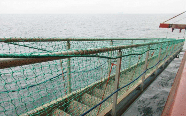 Nieuw IMO-besluit over permanente netten rond gangways verhoogt veiligheid én versnelt afhandeling schepen