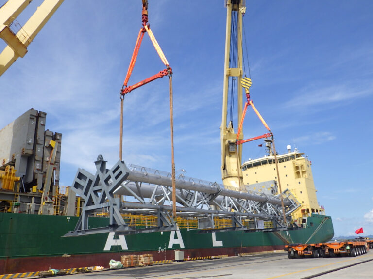 AAL Shipping vervoert zware LNG-modules van Vietnam naar Canada