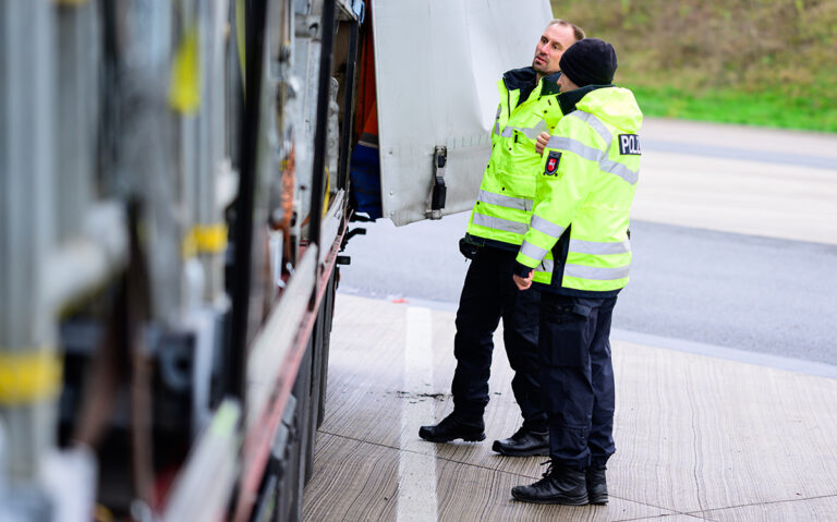 Grote controle op Duitse A7: 73 procent van gecontroleerde vrachtwagens in overtreding [+foto’s]