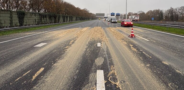 Aardappelzetmeel op de weg zorgt voor omleiding A27