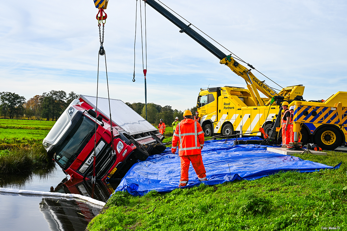 Leerling chauffeur lesvrachtwagen overleden na ongeval N207