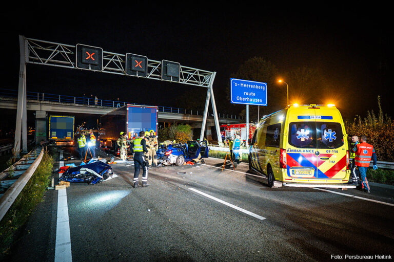 Zeer ernstig ongeval met vrachtwagens en auto in file voor grenscontrole A12