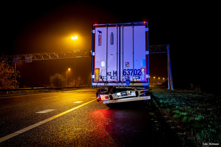 A58 richting Breda dicht na twee zware ongevallen bij Tilburg en Gilze [+foto’s]
