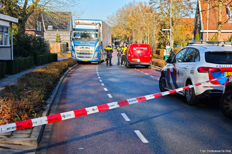 Fietsster ernstig gewond bij aanrijding met vrachtwagen in Groenlo