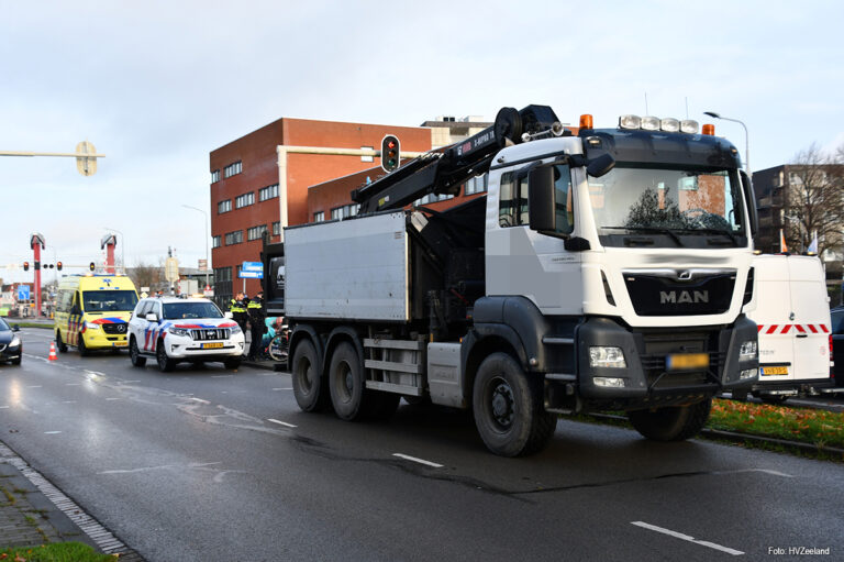 Fietser aangereden door vrachtwagen, chauffeur mogelijk onder invloed van alcohol