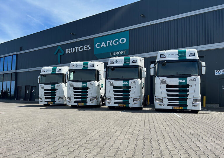 Twaalf nieuwe R460 Scania Super trekkers en elektrische 40R voor Rutges Cargo
