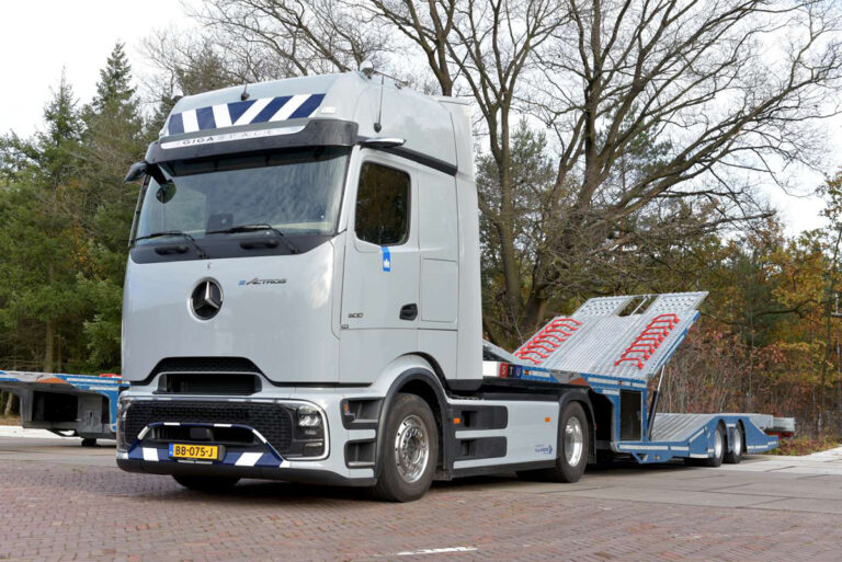 STU autotransporters voor Dienst Vervoer en Ondersteuning