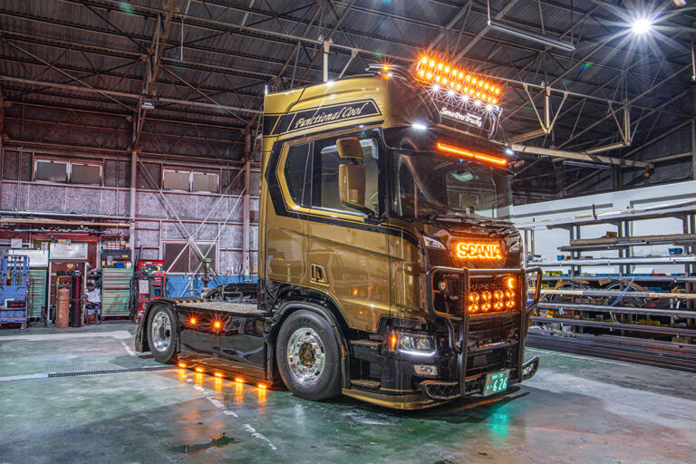 Japanse truckbouwer Seno Pro presenteert Scania-demotruck met Europese styling en Nederlandse verlichting