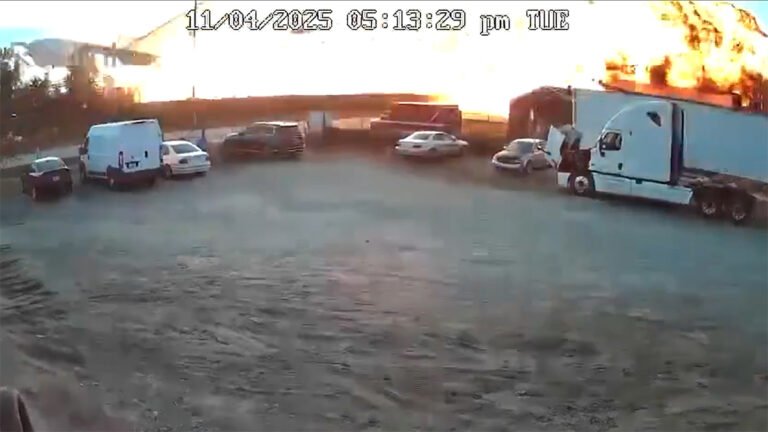 Vrachtvliegtuig van UPS crasht bij luchthaven Louisville: negen doden, elf gewonden [+foto’s&video’s]