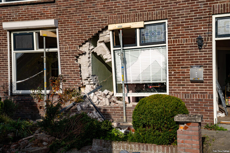 Chauffeur die woning binnenreed in Goor blijkt geen drugs te hebben gebruikt: OM seponeert zaak