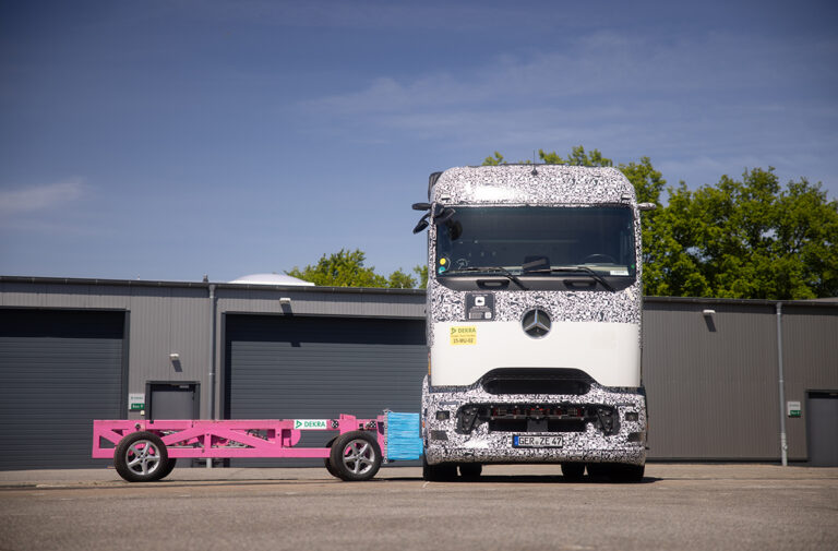 eActros 600 blijft overeind: elektrische truck doorstaat harde klap in crashtest