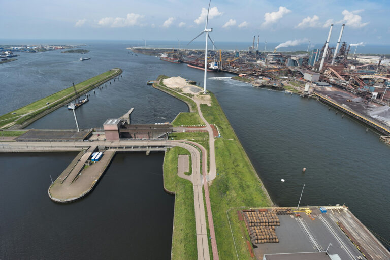 Rijkswaterstaat stelt dijkversterking Sluizencomplex IJmuiden uit tot 2030
