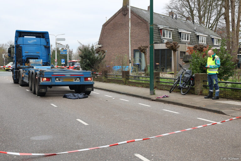 Fietsster zwaargewond bij ongeval met vrachtwagen in Grave