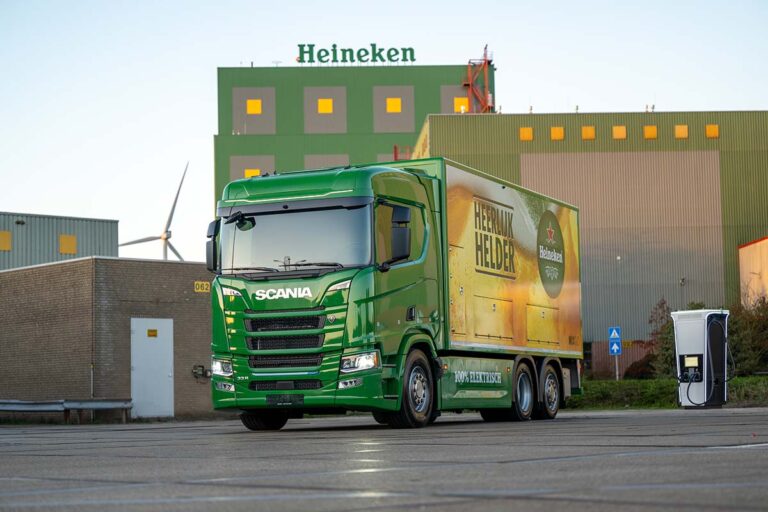 Heineken zet nieuwe elektrische tankbiertrucks in op Nederlandse wegen