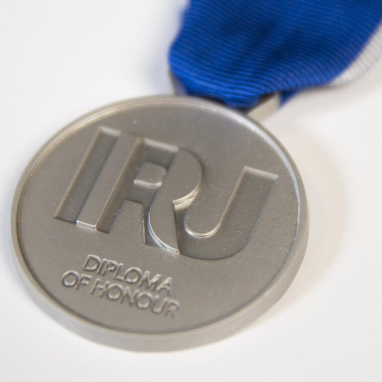 IRU eert 1.077 beroepschauffeurs wereldwijd – 42 Nederlandse vrachtwagenchauffeurs onderscheiden