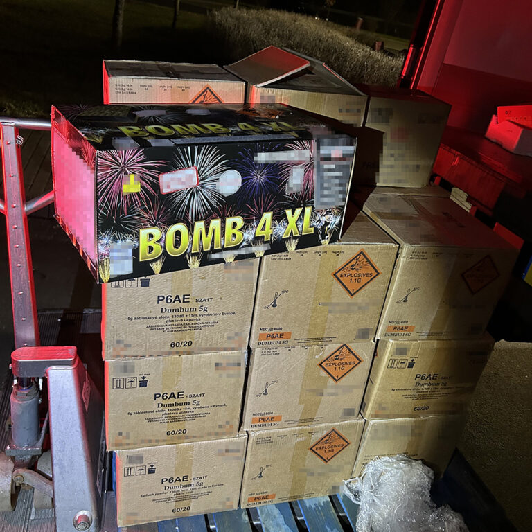 Duitse Douane onderschept 340 kilo illegaal vuurwerk in Nederlandse vrachtwagen