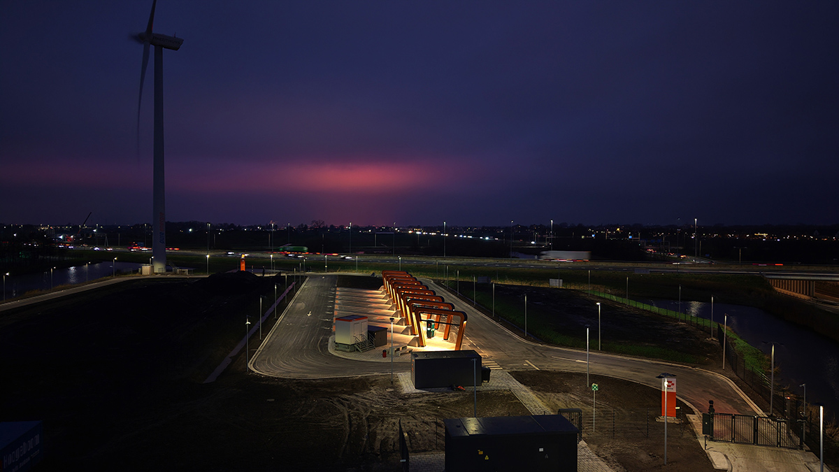 Milence opent nieuwe laadhub voor elektrische vrachtwagens in Waddinxveen