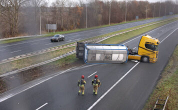 gekantelde tankcontainer