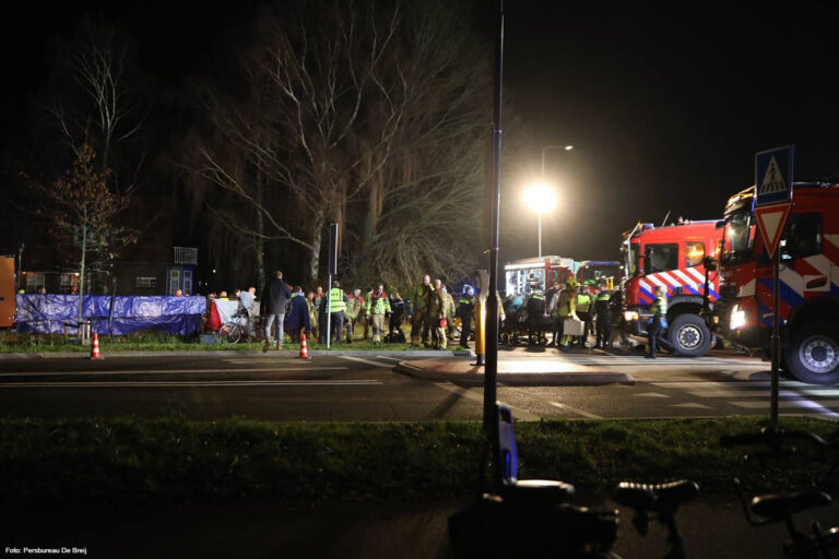 Auto rijdt in op mensen tijdens lichtjestocht in Nunspeet: meerdere zwaargewonden