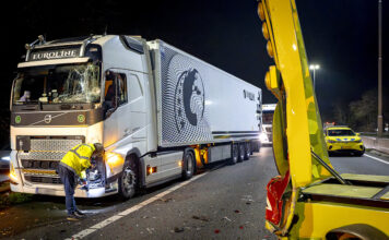 A27 vrachtwagen negeert rood kruis