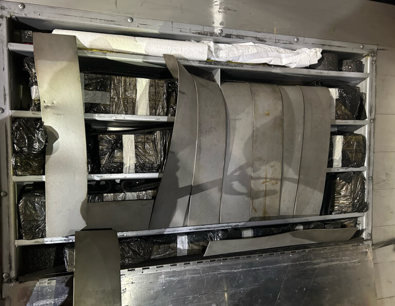 Douane onderschept 50.000 illegale sigaretten in Bulgaarse vrachtwagen op Duitse A6