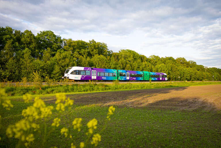 Arriva-trein vernoemd naar liedje van Normaal