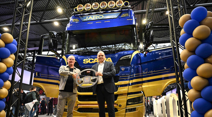 Eenmaal, andermaal… de miljoenste Scania gaat naar Jaro Impex